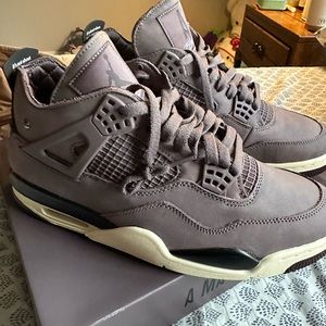 A ma maniere Jordan 4 violet ore size 9 mens